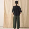 Kledingstukgeverfde linnen broek met wijde pijpen