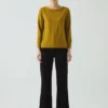 Lia T-shirt met bootnek, geverfd in de massa