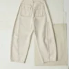 Sculpturale denim broek met naden