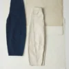 Sculpturale denim broek met naden