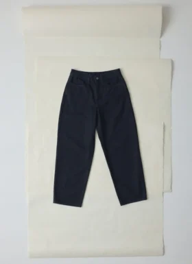 Taps toelopende indigo denim broek