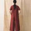 V-hals, in de massa geverfde linnen Jumpsuit